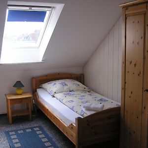 Zimmer mit Kingsize-Bett